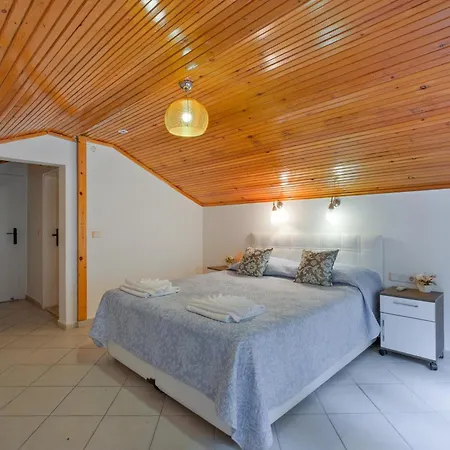 Villa Xclusive